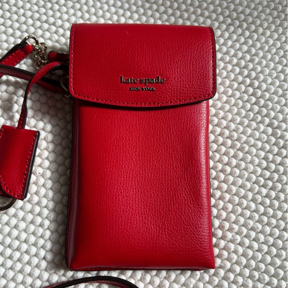 🐦🔥Kate Spade North South Flap Phone Crossbody Hot Chili Red - Picture 2 of 11